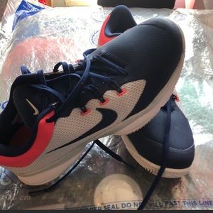 Women’s Nike excellent condition! Size 9